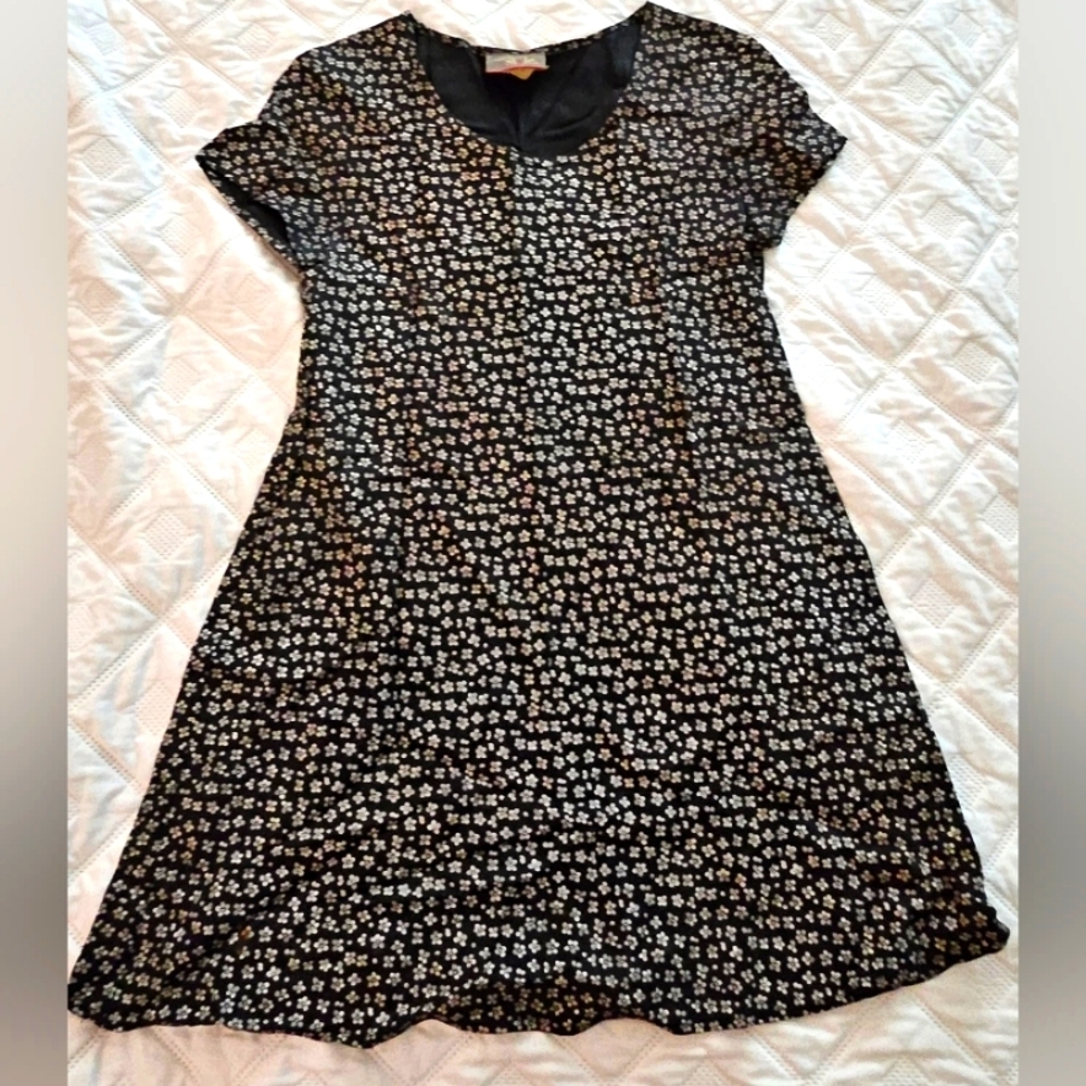 🌟Black and White Boho Floral Clasdic A- Line  Dress Size Small🌟 - Picture 2 of 3